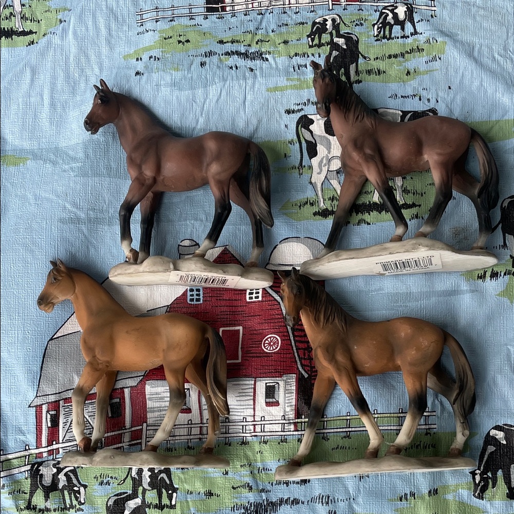 Brown Horse Figurine Set - Picture 3 of 9